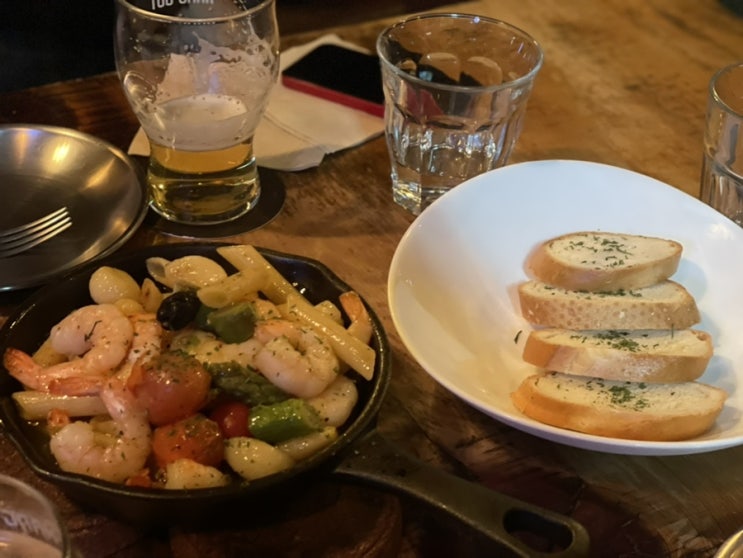  익선동에서 수제 맥주를 마셔보자! ‘행아웃’ / 내돈내산 후기, 메뉴판, 위치