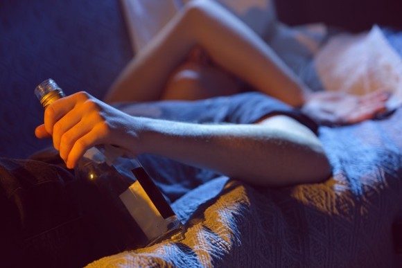 술 좋아하는 50·60대 男... 쓸쓸한 ‘고독사’ 경고등 술 좋아하는 50·60대 男... 쓸쓸한 ‘고독사’ 경고등