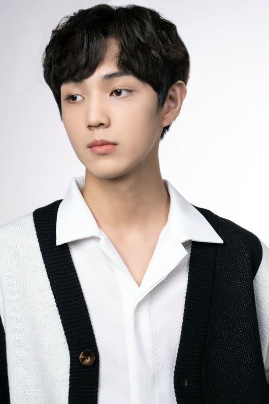 전진서 , <b>엔터세븐</b> 과 전속계약 / 김가은, 프렌인TPC와 <b>재계약</b>