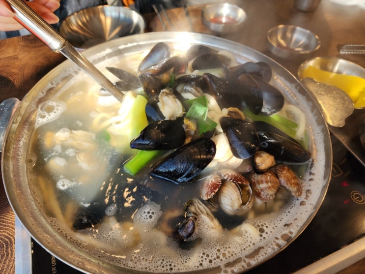  구리칼국수 [동칼] 인창동 동구릉 해물칼국수 오징어순대 맛집