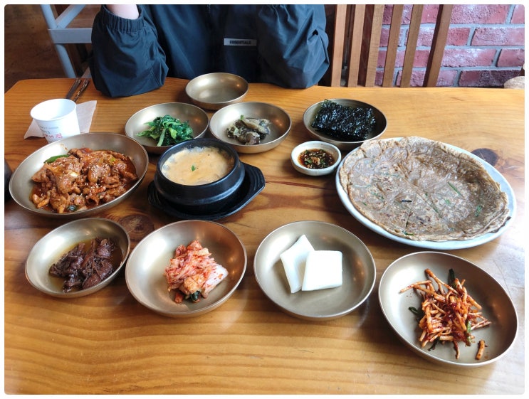  주말에 글램핑 혹은 골프장 들리기 전 아침먹고 가고 가면 좋은 청국장 찐 맛집 용인시 처인구 "외할머니집" | 콩나물밥, 제육볶음, 서리태 콩국수, 제육볶음, 도토리 빈대떡, 솥밥