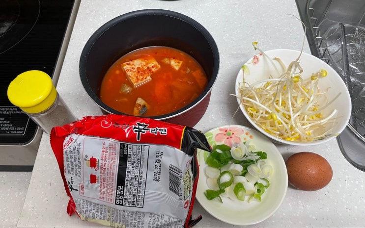  후추, 콩나물, 대파, 계란으로 맛있는 라면 끓이기