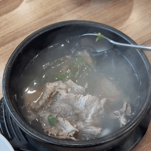 독산역 밥집 동남집 살코기가 가득 들어 있는 양지곰탕이 맛있다 독산역 밥집 동남집 살코기가 가득 들어 있는 양지곰탕이 맛있다