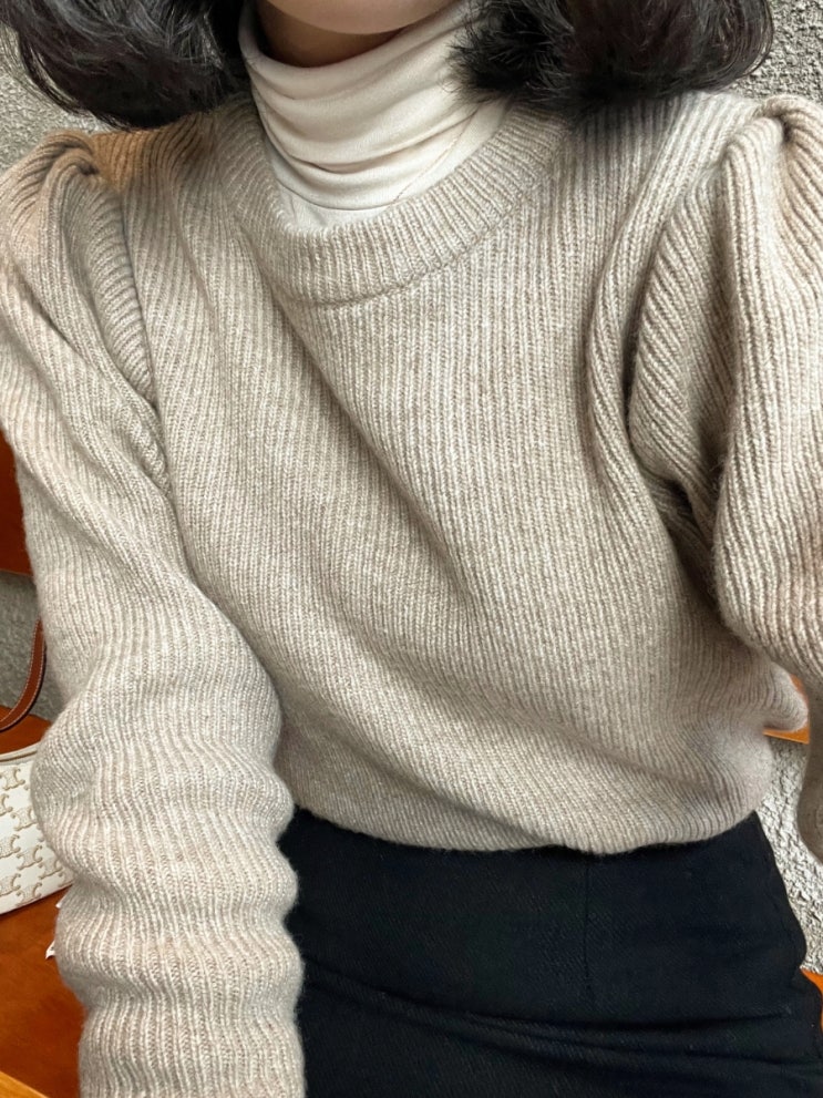  [리뷰] FLOWOOM플로움 Puff Sleeve Knit (Deep Beige)