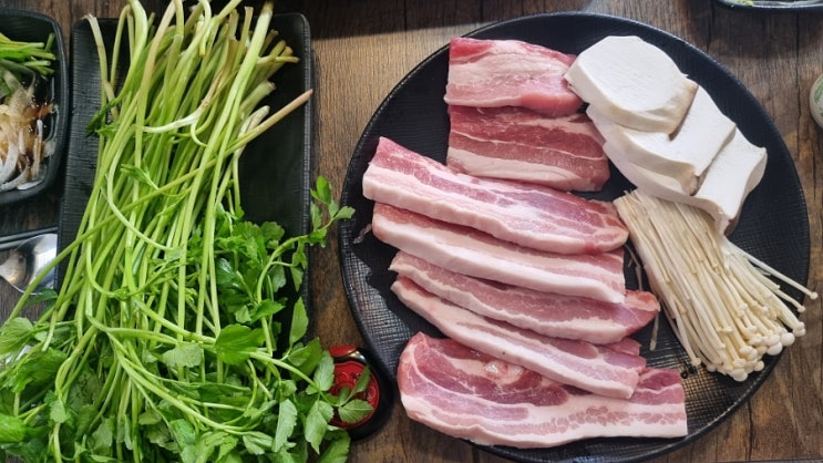  청이네청도미나리삼겹 풍부한 육질의 맛
