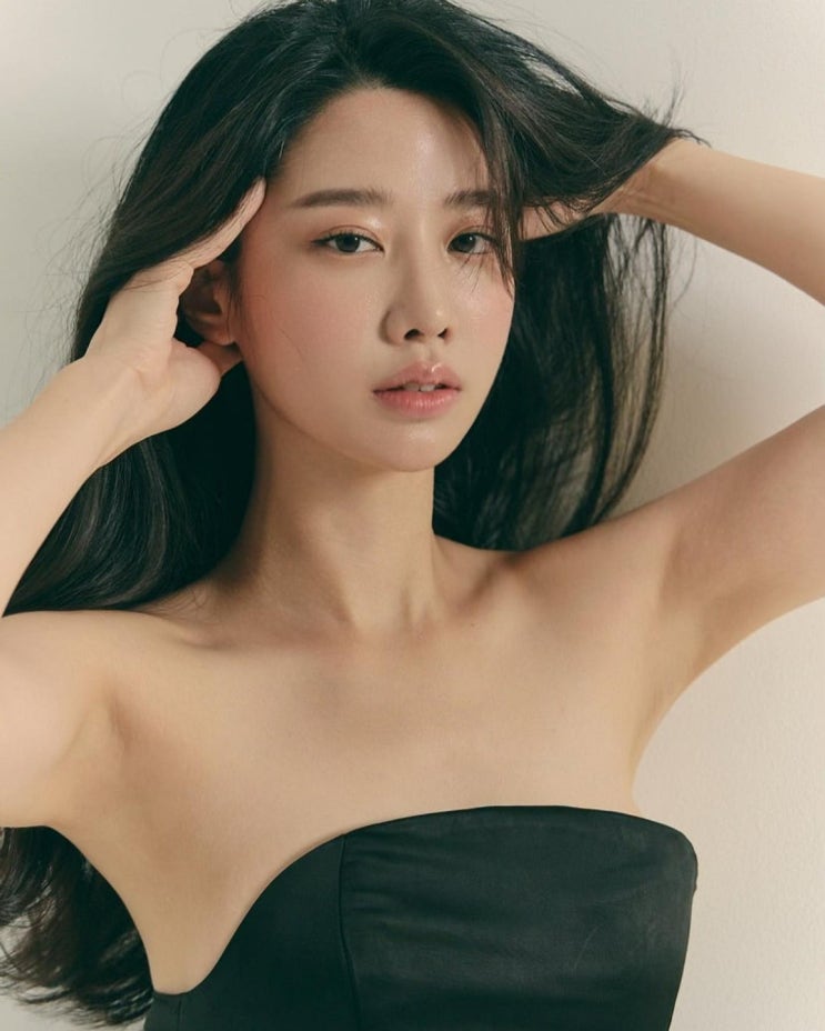 '넘사벽 몸매' 걸그룹 베리굿 출신 조현, 본명 신지원으로 활동명 변경하고 배우로 전향한다 '넘사벽 몸매' 걸그룹 베리굿 출신 조현, 본명 신지원으로 활동명 변경하고 배우로 전향한다