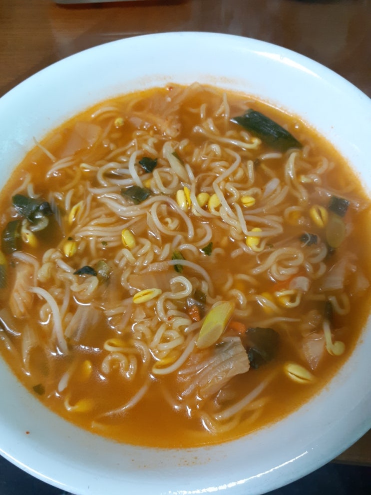  제철 음식     김치 콩나물 라면
