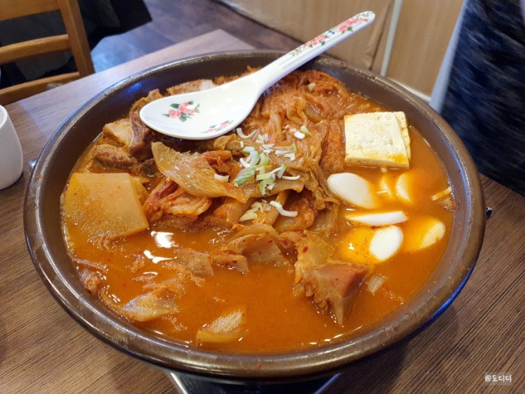  여의도 김치찌개, 김치찜 등 롯데캐슬 지하 본가김치찜 점심 추천