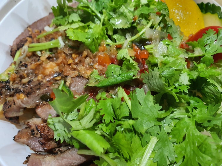  제주 이스턴호텔 근처 맛집 하노이식당에서 똠양쌀국수와 짜조 그리고 분짜 배달시켜 먹었다.