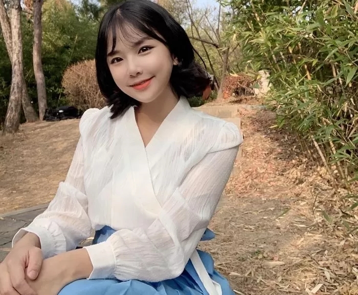 국악 전문 아프리카 TV BJ 줄뜯냥(서은미), 스타크래프트 승리 기념한 세리머니로 가야금 퉁겨 국악 전문 아프리카 TV BJ 줄뜯냥(서은미), 스타크래프트 승리 기념한 세리머니로 가야금 퉁겨
