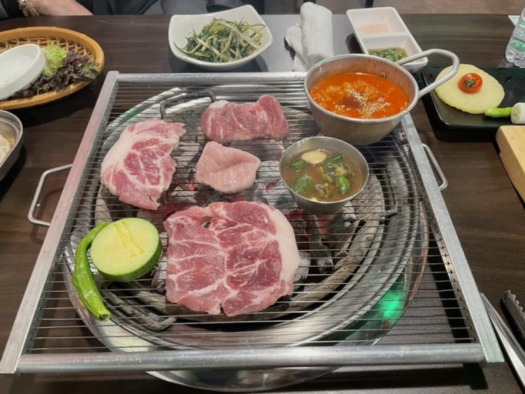 만석공원 맛집 돼지새마을본부 본점 수원 송죽동에 위치한 뒷고기 특수부위 전문 고기집