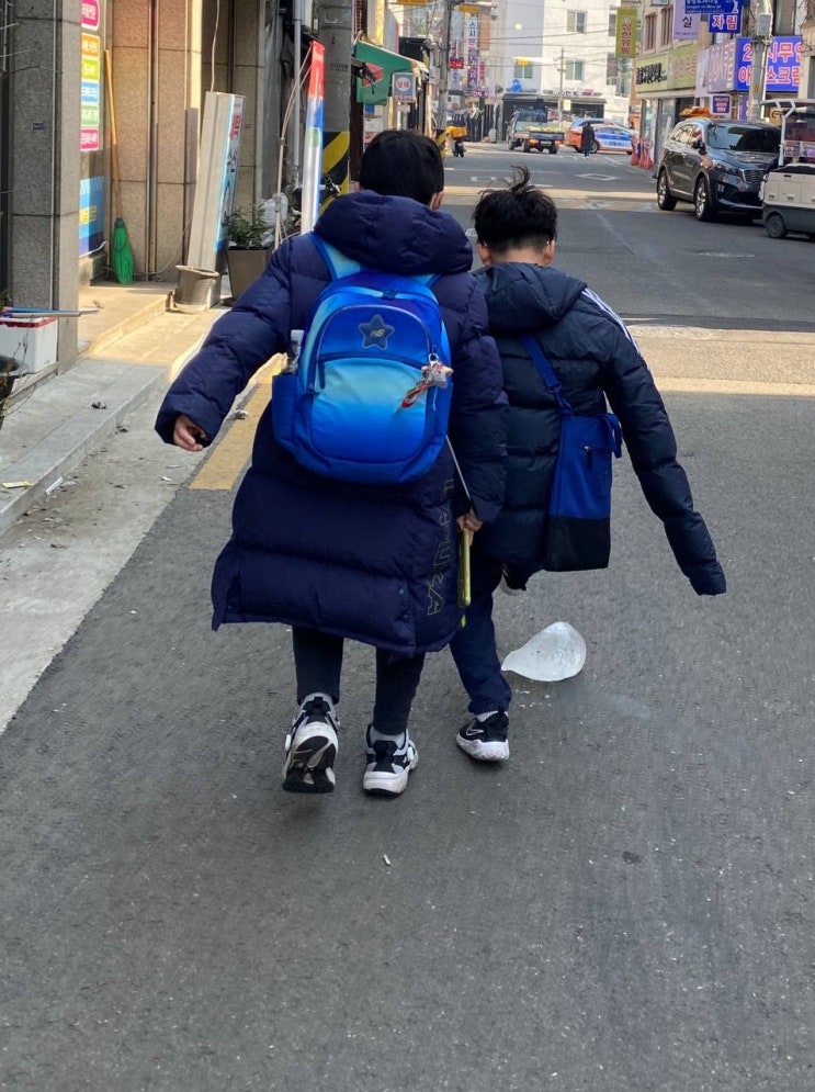  <시오와 건우>  Does he have an eraser?