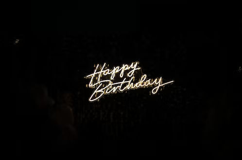  생일 축하해요. 오늘의 인도네시아어 회화