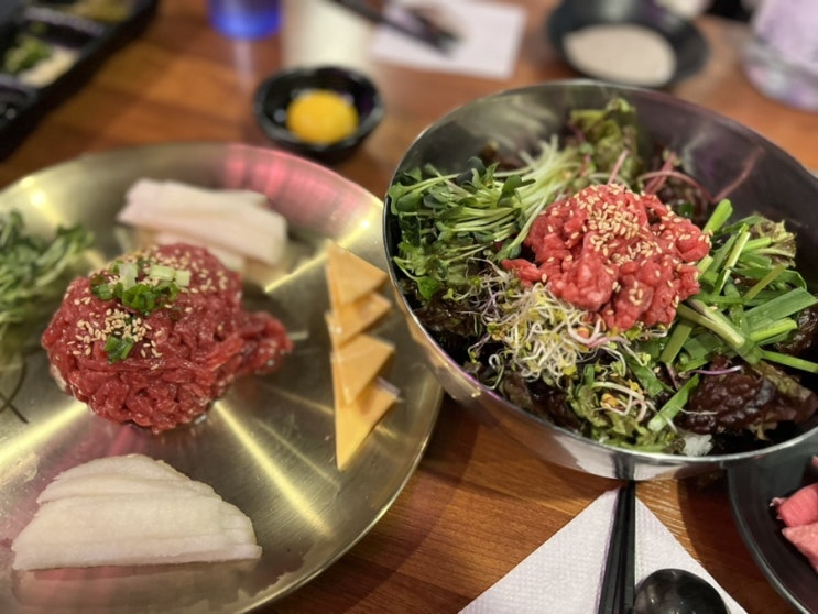  [용산] 남산타워가 보이는 육회 맛집 & 서울역 술집, 육회본가