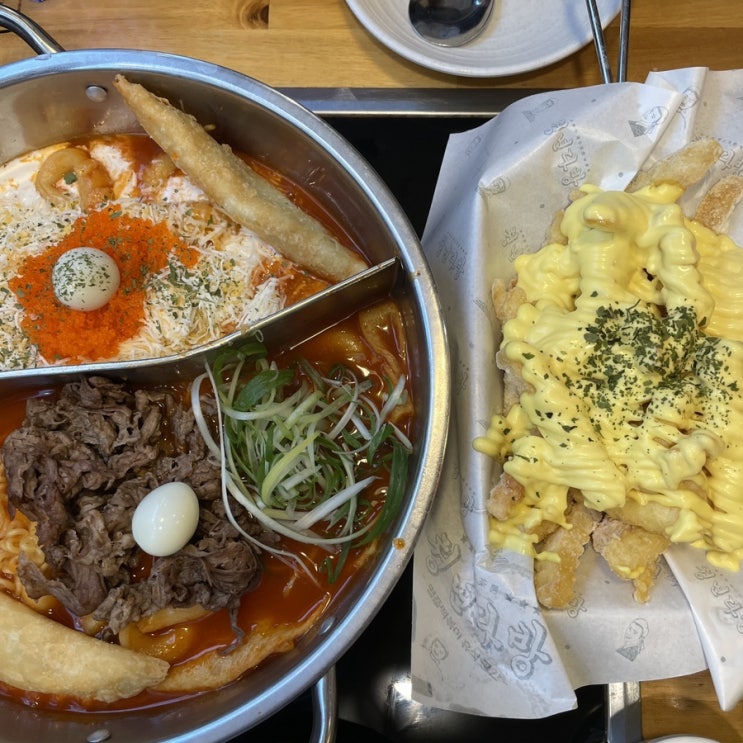 건대 맛집 추천 청년다방 건대점 차돌 떡볶이 톡톡로제 즉석떡볶이 반반에 버터갈릭 감자튀김까지 내돈내먹 후기