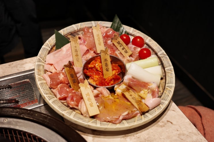  잠실 송리단길 맛집 숯불에 굽는 닭특수부위 고기집 [한국계]