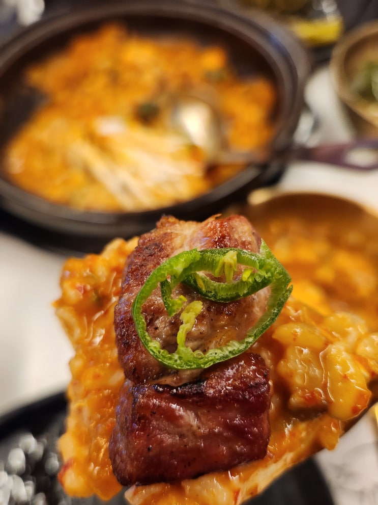  부산 사직 흑돼지 돈어길 숙성 흑돼지 + 부산 국제시장