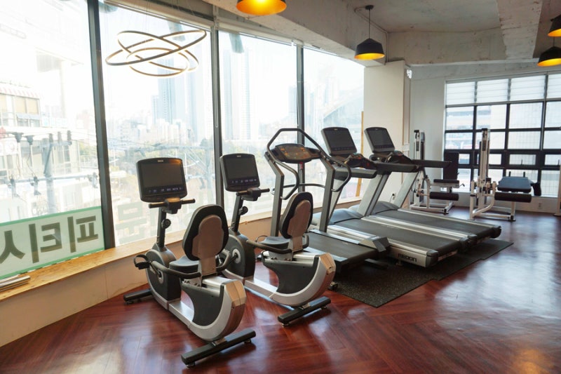 사직동PT 동래피트니스 30대여성 웨이트트레이닝 케이블 컬 덤벨 킥백 얼터네이트 컬