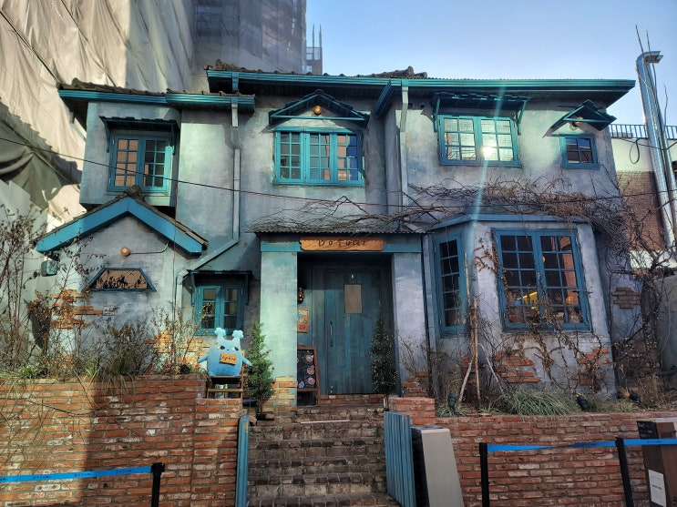  용산 카페ㅣ지브리 감성 핫플 그릭요거트 맛집  용리단길 카페 도토리