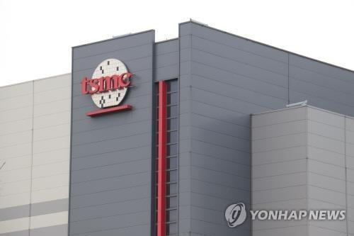 반도체 홀대 '초라한 자화상'…TSMC 4분기 영업익 13조 , 삼성의 10배