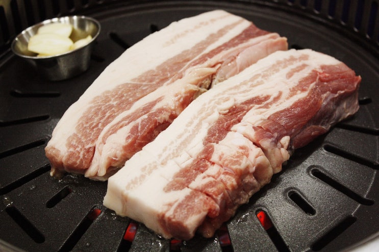이젠 ‘홈겹살’ 시대?…식당 삼겹살 1인분 2만원 ‘코앞’, 소매가 4배 이젠 ‘홈겹살’ 시대?…식당 삼겹살 1인분 2만원 ‘코앞’, 소매가 4배