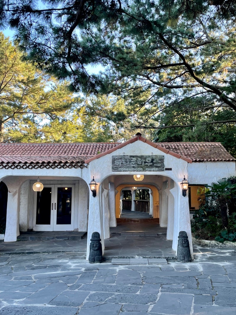 제주 서귀포 수리남 촬영지로 유명한 허니문하우스