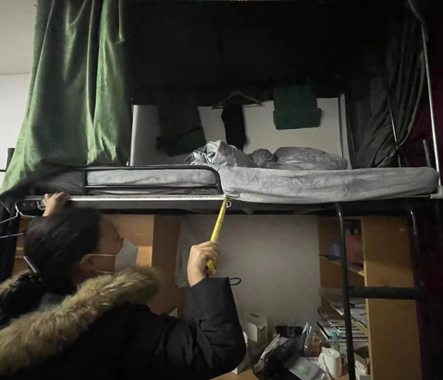 기숙사 2층 침대서 떨어져 사망한 中 여대생… “불법 침대” 유가족 분노 기숙사 2층 침대서 떨어져 사망한 中 여대생… “불법 침대” 유가족 분노