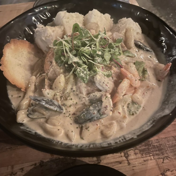  합정 데이트 맛집이자 합정 술집으로 유명한 깊은숲 다녀왔어요 진짜 분위기 엄청 좋음~