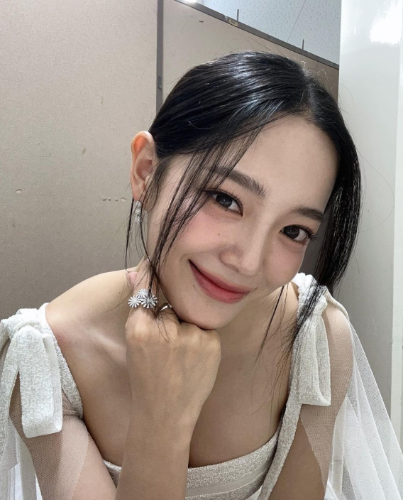 김세정 몸매 드레스 시상식 래쉬가드 비키니 촬영 화보