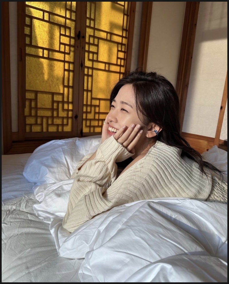IVE An Yu-jin: Angelic Smile, Perfect Proportions, and Her 'Beautiful Smile' on Instagram