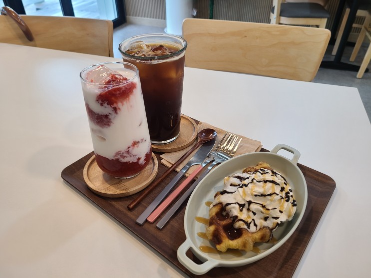 목동 디저트 CAFE YUM 따뜻한 분위기에 크로플 맛집!