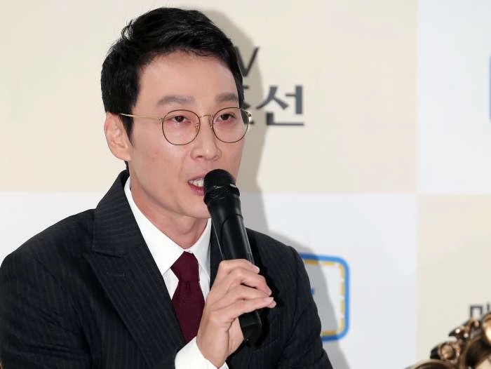 '방송 활동 중단한' 이휘재, 짐 싸고 떠난 캐나다에서 급하게 돌아온 진짜 이유 '방송 활동 중단한' 이휘재, 짐 싸고 떠난 캐나다에서 급하게 돌아온 진짜 이유