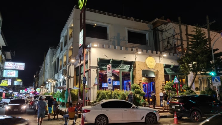  파타야의 독일식 족발 맛집 : 홉스 브루하우스 HOPs Brew House 대형 맥주로 유명하고 슈바인학센 독일식 족발이 맛있는 라이브 공연이 즐거운 곳