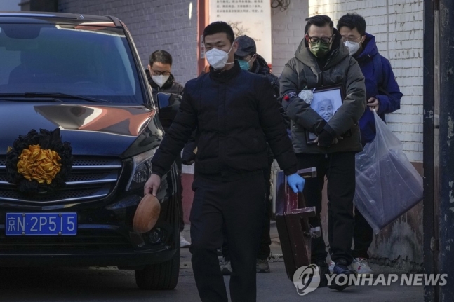 中정부 "최근 한달 코로나 관련 병원 내 사망 약 6만명" 中정부 "최근 한달 코로나 관련 병원 내 사망 약 6만명"