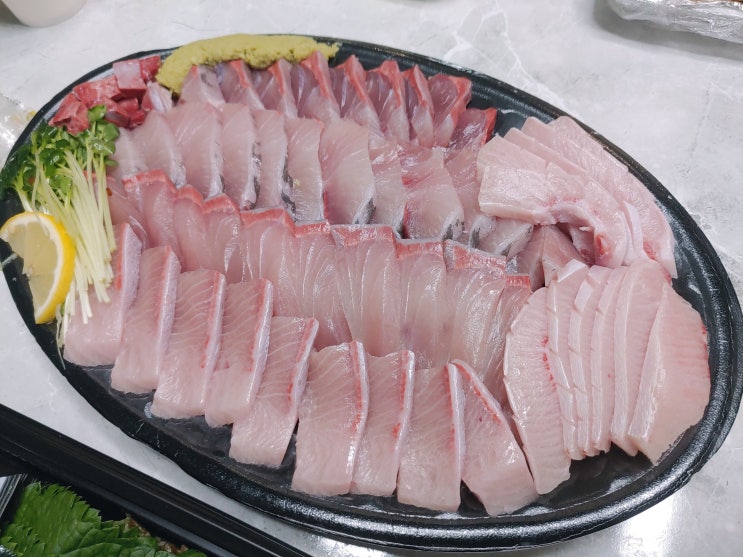 남양주시) 완도해미원수산 - 신선한 대방어와 다양한 부위, 그리고 밑반찬 서비스 남양주시) 완도해미원수산 - 신선한 대방어와 다양한 부위, 그리고 밑반찬 서비스