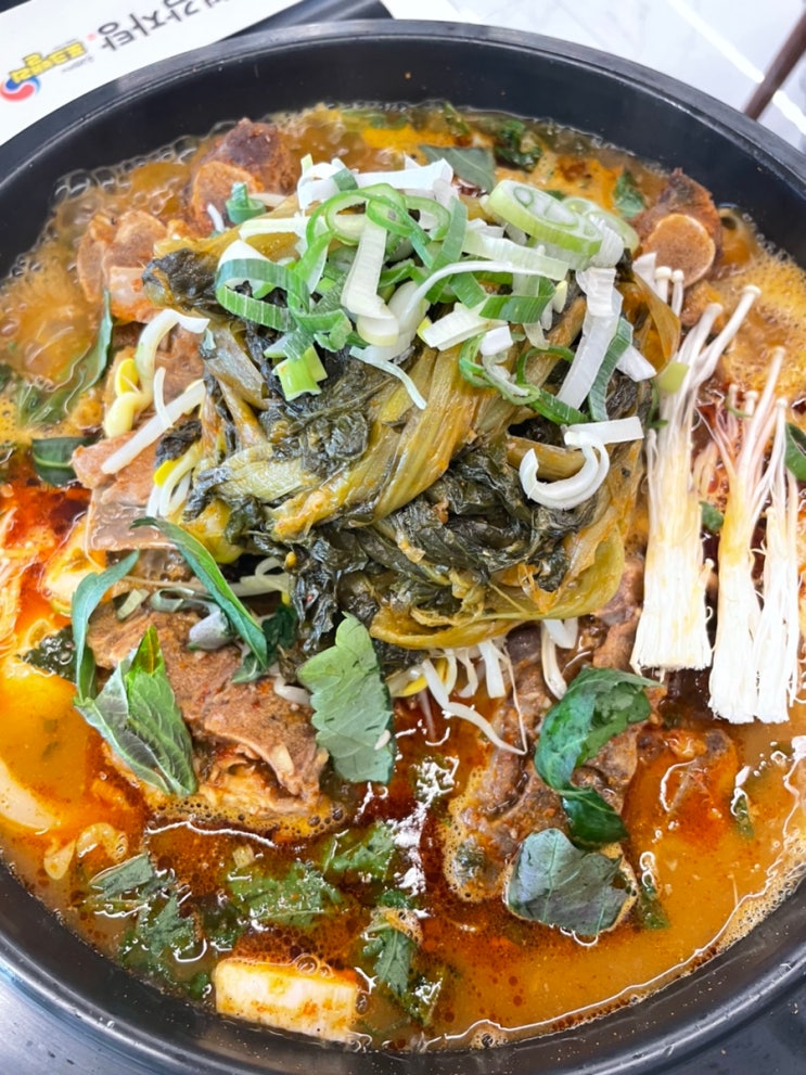  울산 강동/ 본감자탕 진한 육수로 깊은맛이 일품인 감자탕