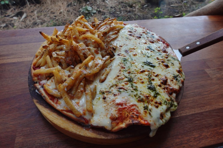  제주여행 서귀포 남원 맛집 로빙화 / 피자와 카페 유니크한 인테리어 반려동물 가능!