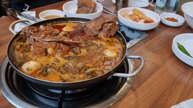  인천 연수역 맵고 얼큰한 국물이 인상적인 인생 감자탕 [진시황감자탕]