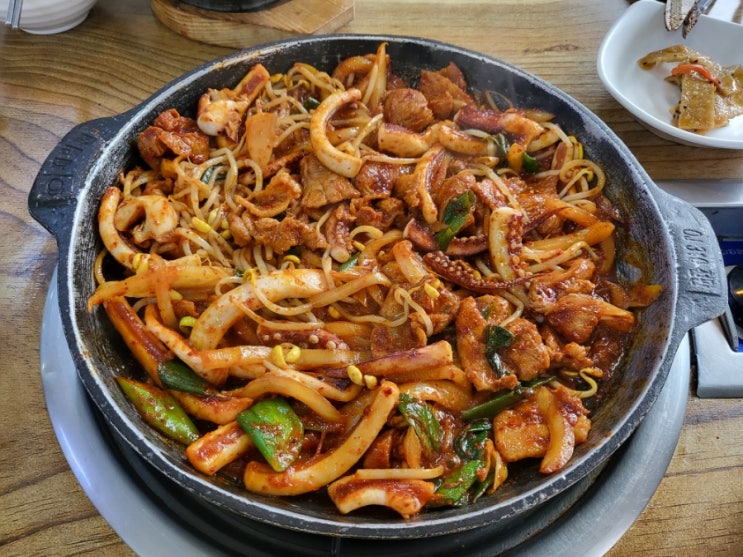 천안 신부동 한식 맛집 -  '팔보돌솥' 오삼불고기 추천 맛집