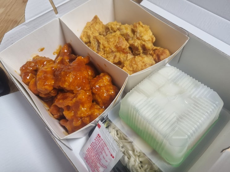  맛이 변하지 않는 처가집통닭 순살 후라이드반 양념반