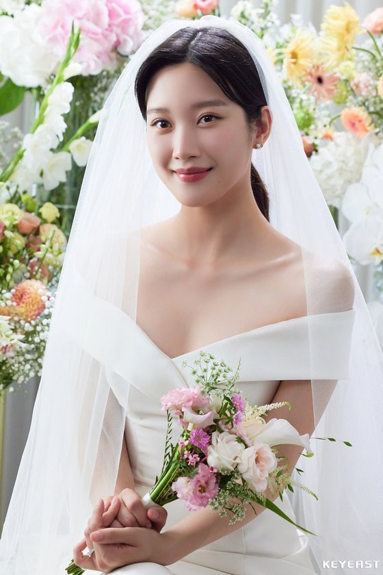 '사랑의 이해' 문가영, 아름다운 순백의 웨딩드레스 자태...완벽한 비주얼 러블리 그 자체 '사랑의 이해' 문가영, 아름다운 순백의 웨딩드레스 자태...완벽한 비주얼 러블리 그 자체