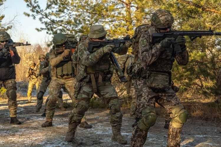자유를 위한 시민들의 의지... 우크라이나 TDF(Territorial Defense Force)... [대만시민은 ...