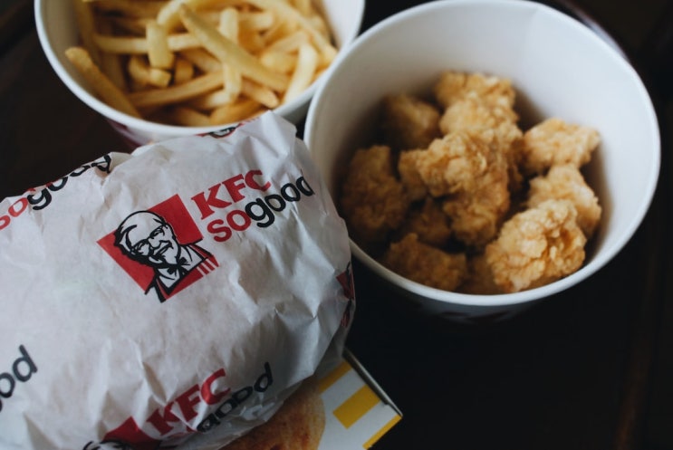 KFC 몸값, 맘스터치에 못 미치는 이유는? KFC 몸값, 맘스터치에 못 미치는 이유는?