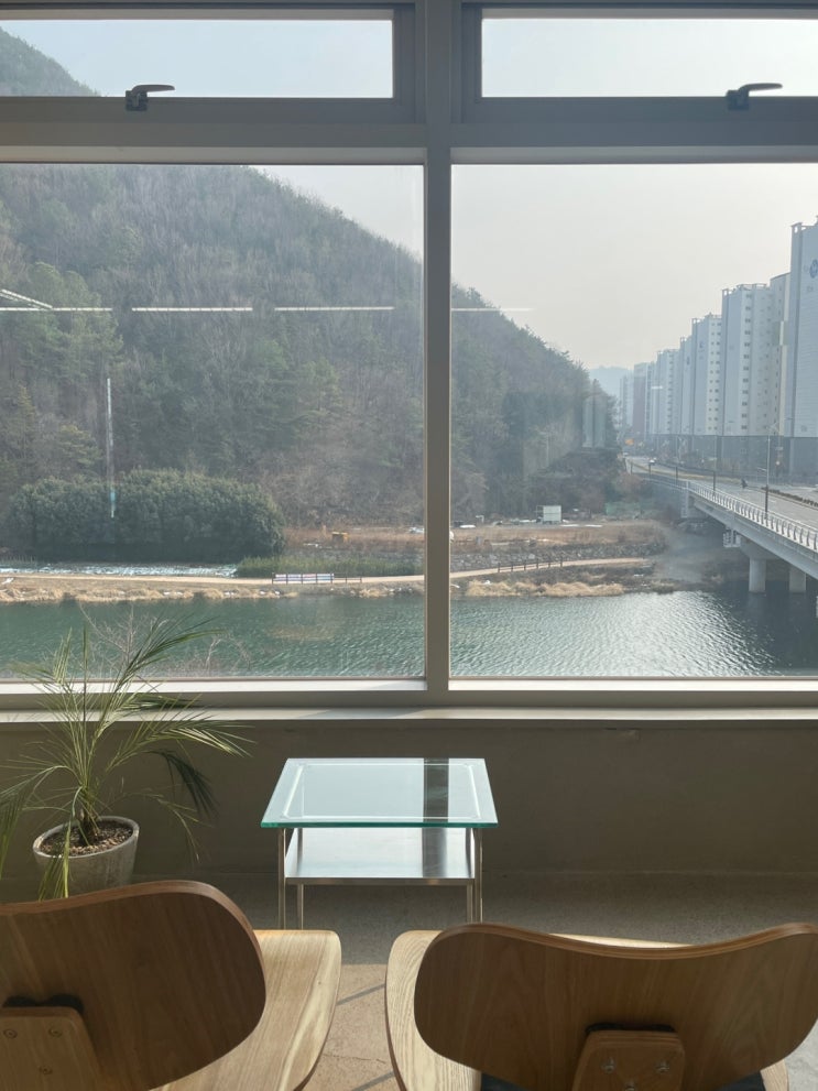  동천뷰 커피 베이커리 야외정원 순천 마이어 카페