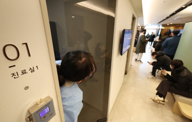 2배 오른 실손보험료에 ‘깜짝’…4세대로 갈아타, 말아? 2배 오른 실손보험료에 ‘깜짝’…4세대로 갈아타, 말아?