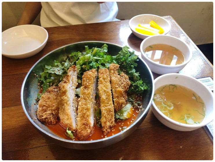  이영자와 송성호 매니저님이 와서 더 유명해진 돈까스잔치 용산 동빙고점 방문 후기 | 남자들의 소울 푸드 | 잔치국수, 프랜차이즈, 생생정보통, 순심이네 단팥빵 shop