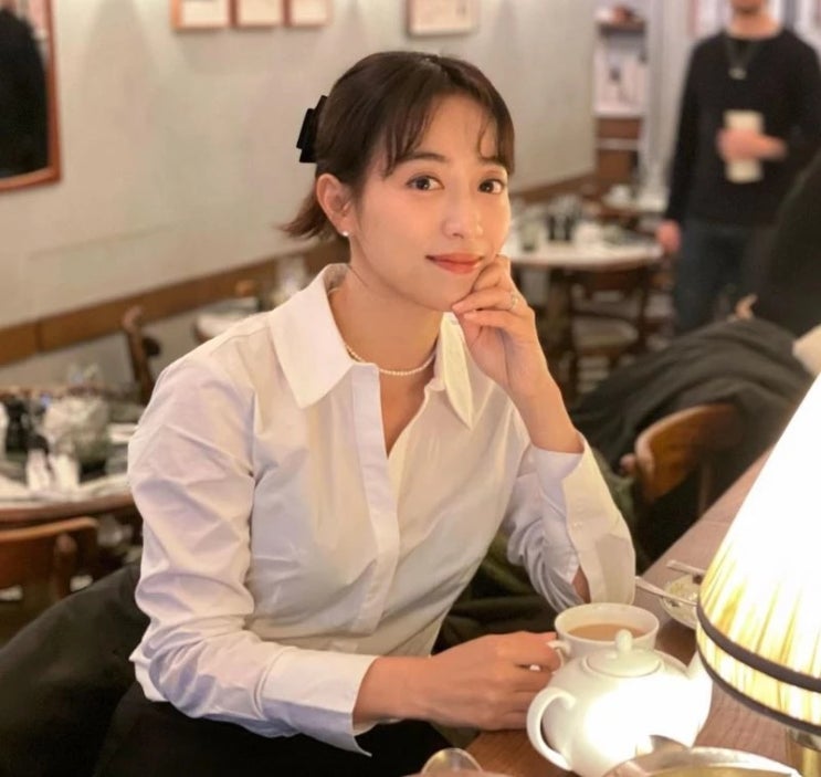 '노브라 방송으로 뜬' 임현주 아나운서, 가슴 파인 웨딩드레스 입고 글래머러스한 매력 발산 '노브라 방송으로 뜬' 임현주 아나운서, 가슴 파인 웨딩드레스 입고 글래머러스한 매력 발산