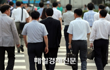 “부장님, 돈 벌어 드릴까요?”… 연금 수령할 때 ‘이 건’ 알고 하세요 “부장님, 돈 벌어 드릴까요?”… 연금 수령할 때 ‘이 건’ 알고 하세요