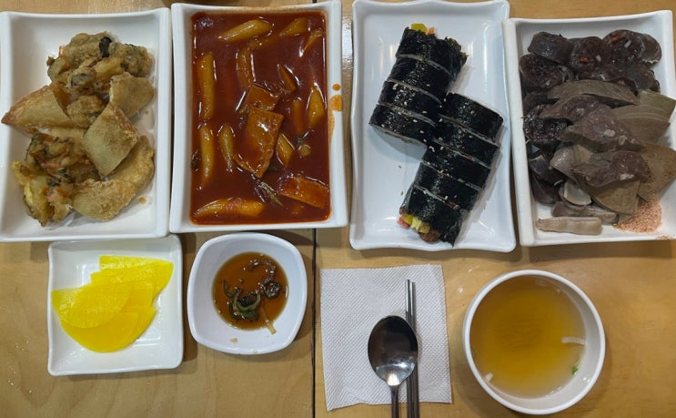  [판교 분식] 영심이떡볶이&김밥 판교2호점 - 맛있는 돈까스김밥과 쫀득한 순대