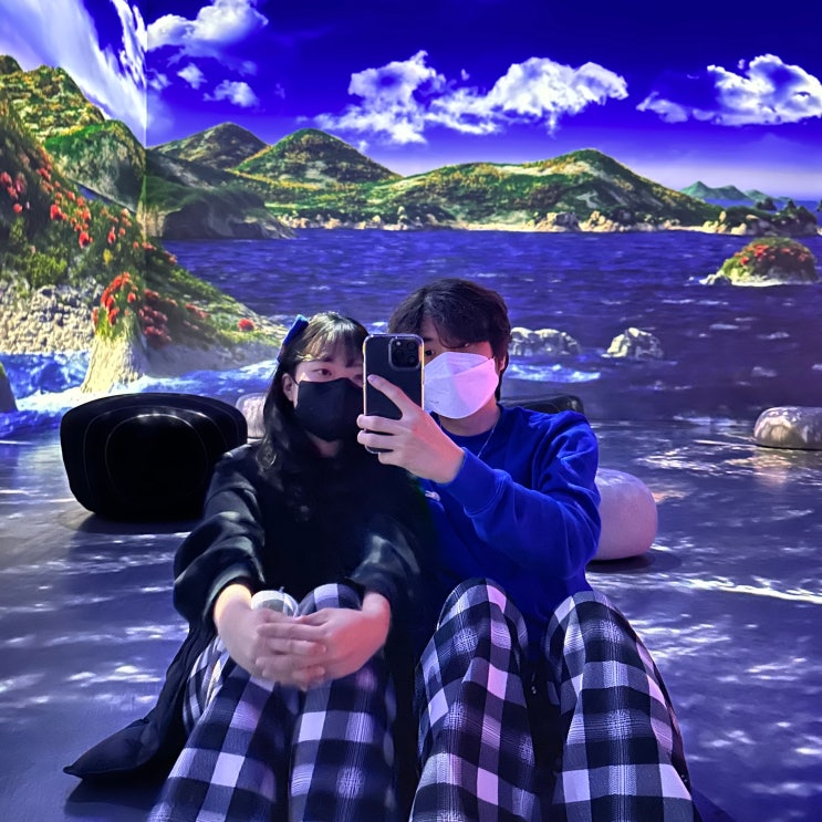  카페와 전시회가 함께 있는 여수 녹테마레에서 여자친구와 실내 데이트